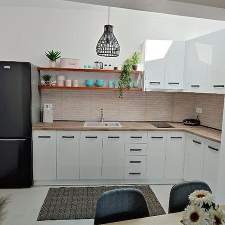 Kalokairini Avra Apartment อาร์คานเยโลส ภายนอก รูปภาพ