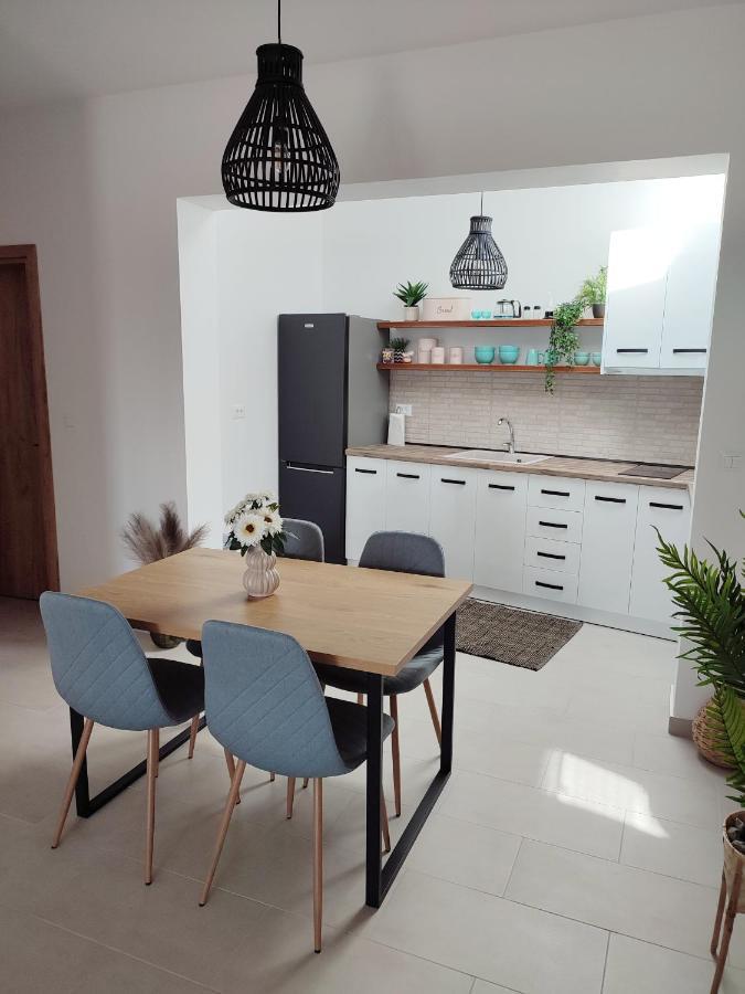 Kalokairini Avra Apartment อาร์คานเยโลส ภายนอก รูปภาพ