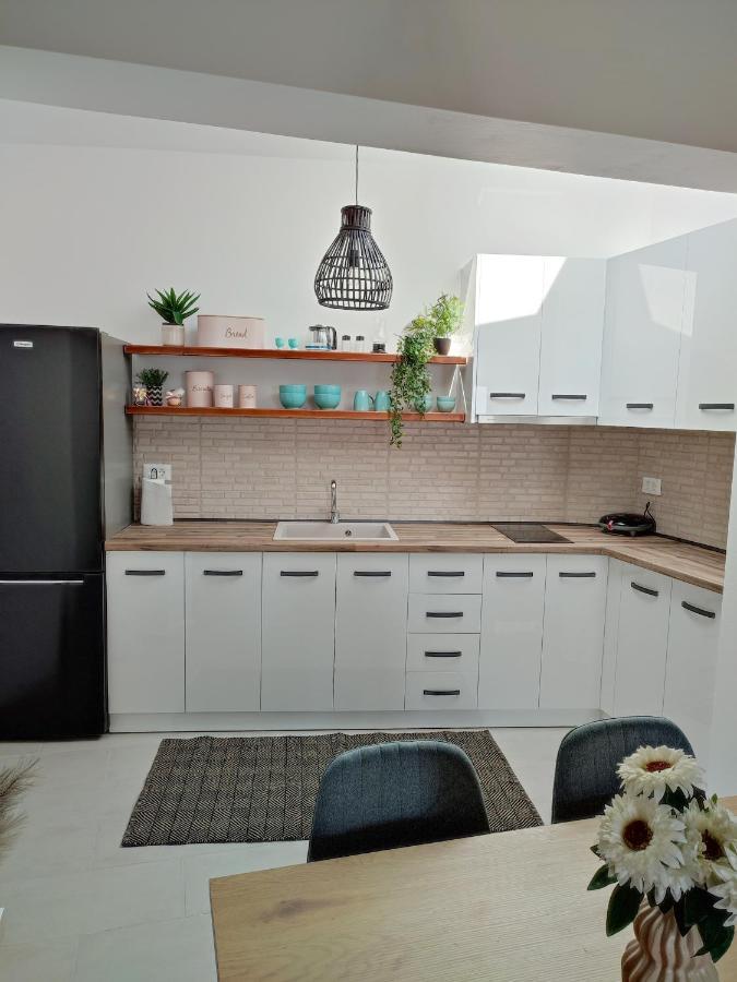 Kalokairini Avra Apartment อาร์คานเยโลส ภายนอก รูปภาพ
