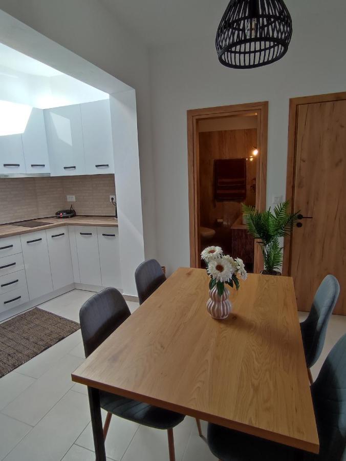 Kalokairini Avra Apartment อาร์คานเยโลส ภายนอก รูปภาพ